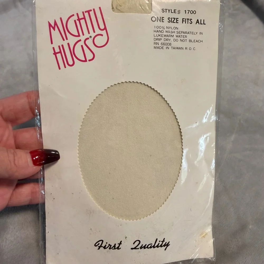 Mighty Hugs Super Sheer Pantyhose‎ Style 1700 CD White One Size Fits All NIP